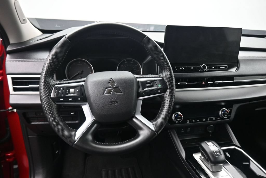 Used 2025 Mitsubishi Outlander AWD image 15