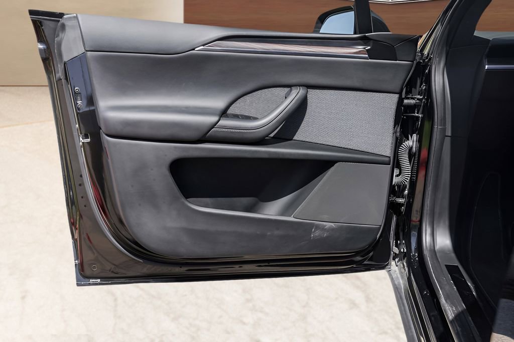 Used 2023 Tesla Model X image 22