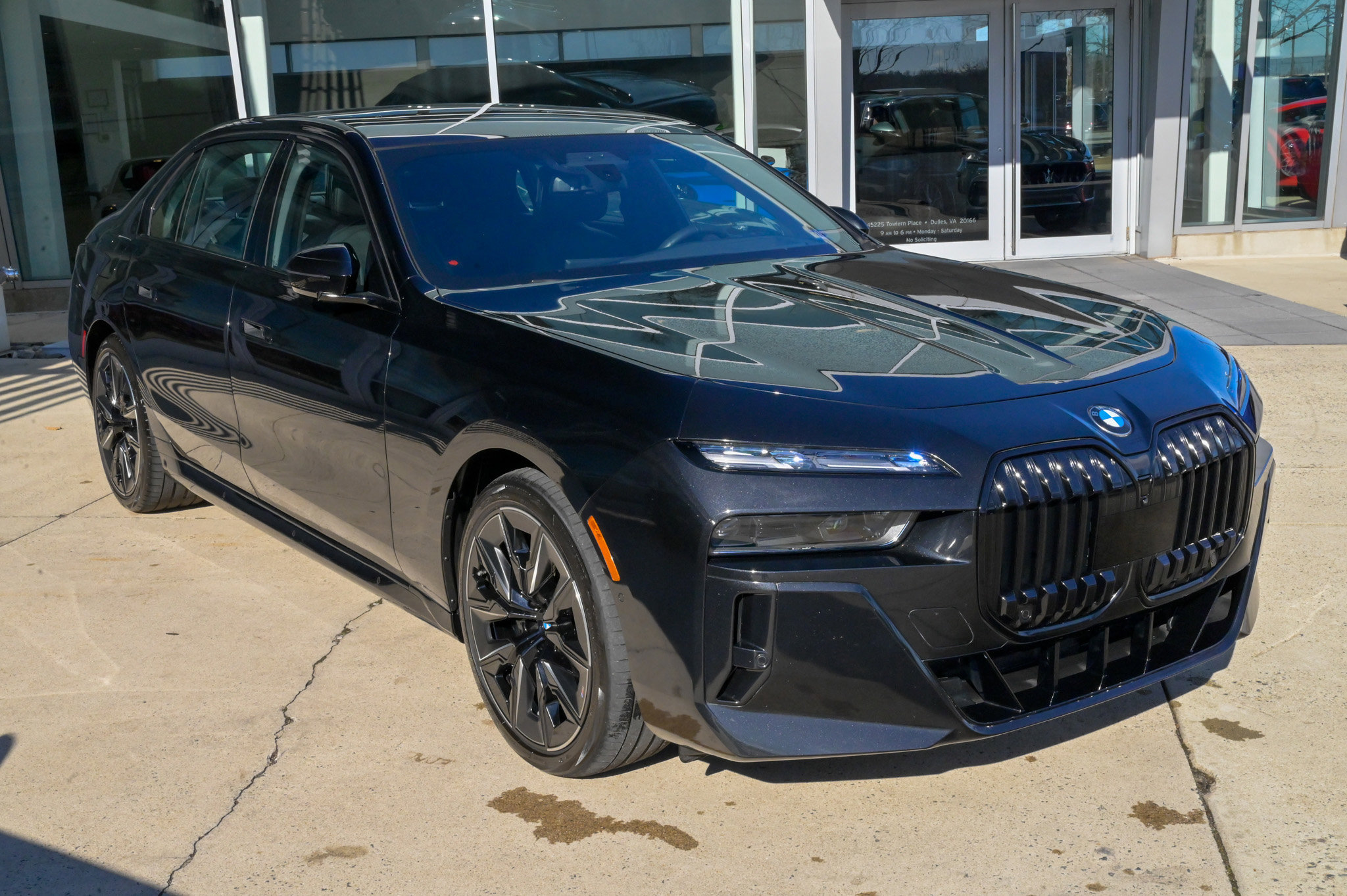 Used 2023 BMW 760i xDrive w/ Executive Package image 3