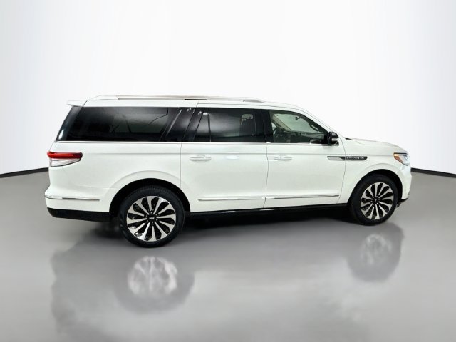 Used 2024 Lincoln Navigator L Reserve AWD/4WD image 8