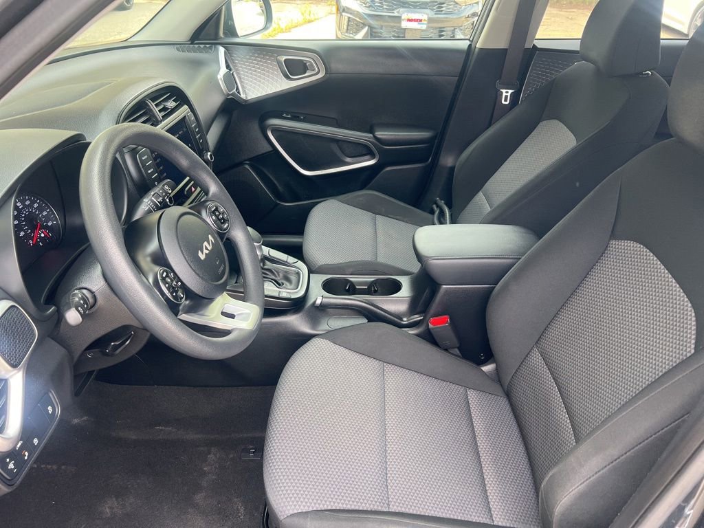 Certified 2022 Kia Soul LX w/ Technology Package FWD image 4