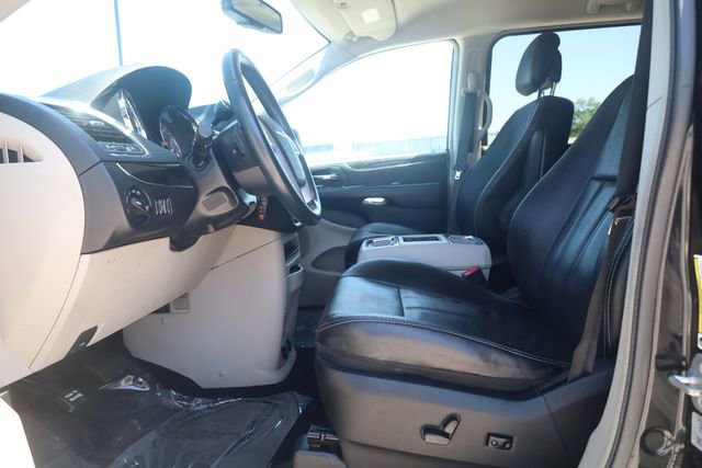 Used 2015 Chrysler Town & Country Touring FWD image 12