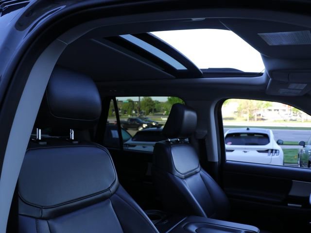 Used 2025 Ford Expedition Active AWD/4WD image 9