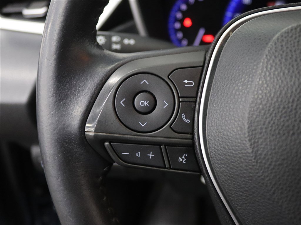 Used 2020 Toyota Corolla XLE FWD image 29