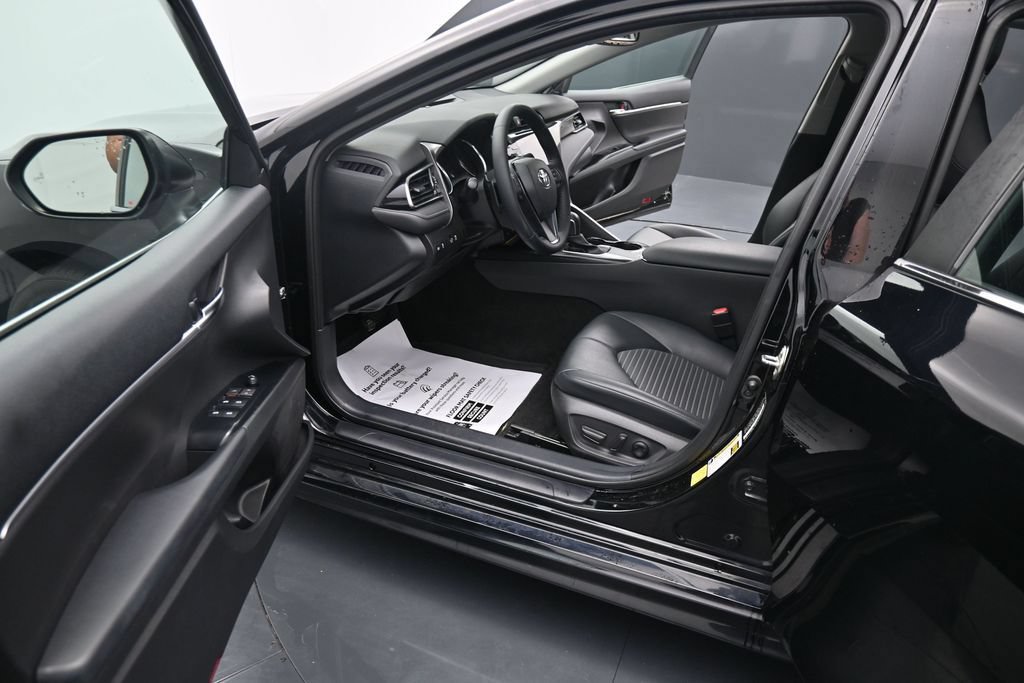 Used 2020 Toyota Camry SE w/ Audio Package FWD image 17