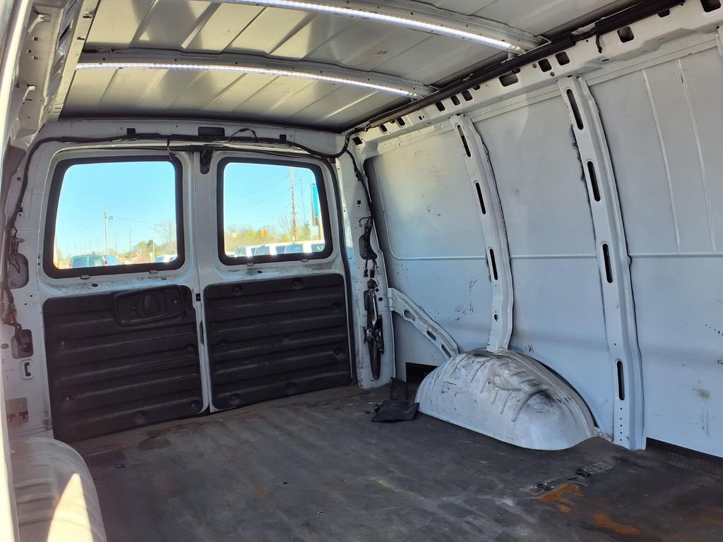 Used 2018 Chevrolet Express 3500 Extended w/ Driver Convenience Package RWD image 10