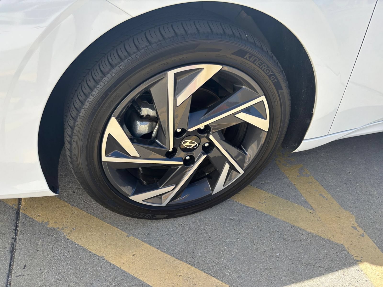 Used 2025 Hyundai Elantra Limited FWD image 34