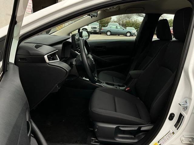 Used 2025 Toyota Corolla LE image 4
