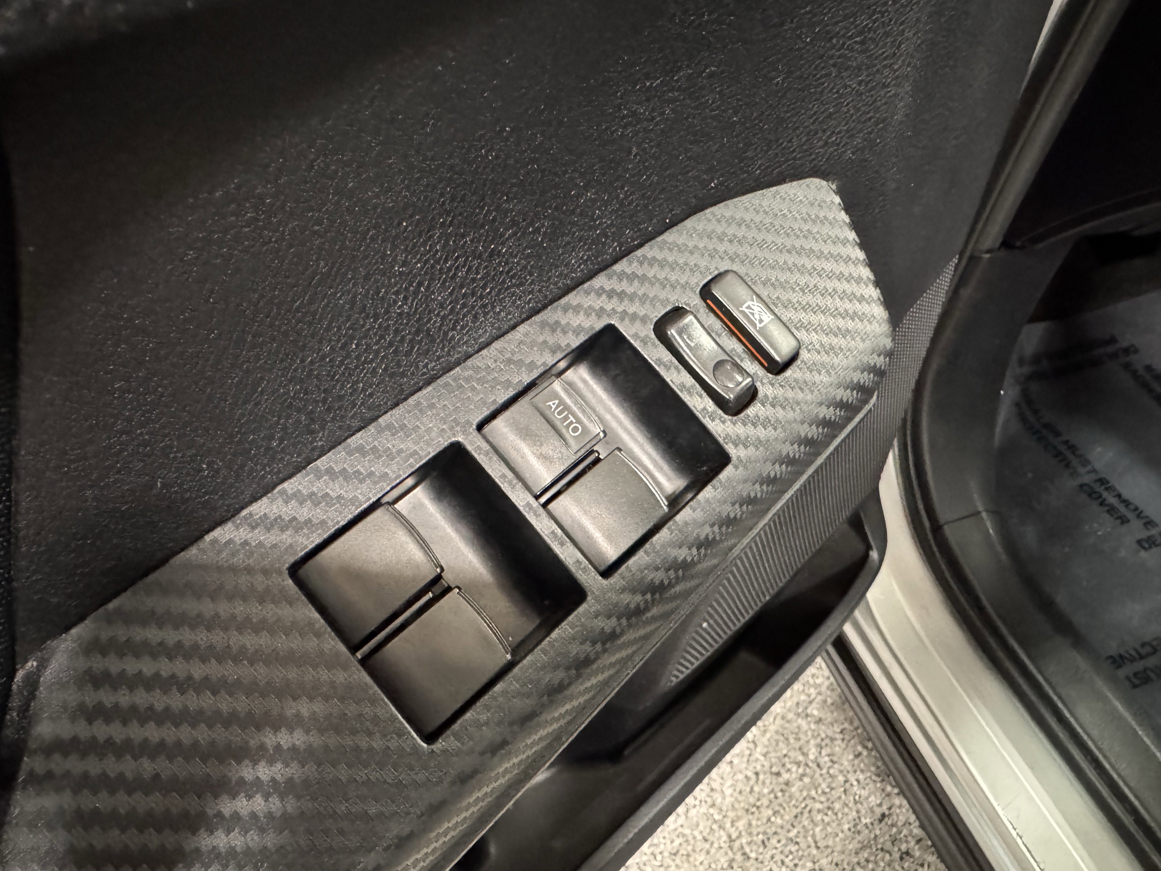 Used 2015 Toyota RAV4 LE image 21
