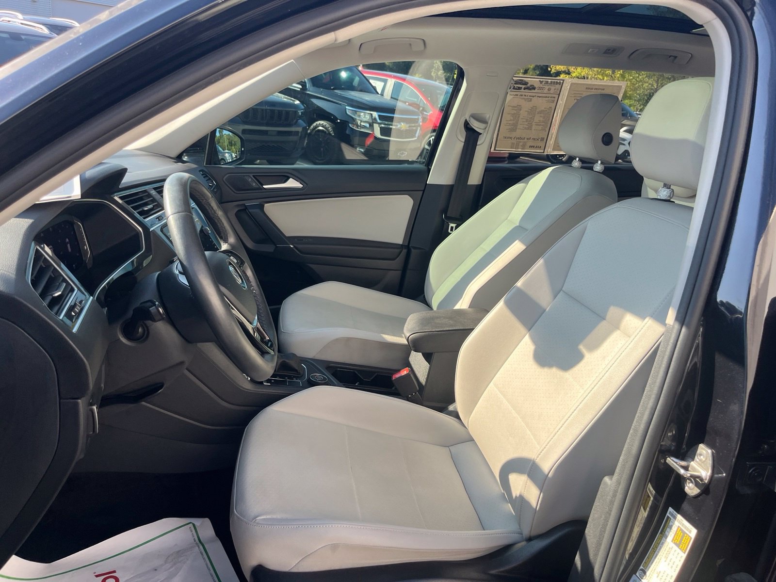 Used 2020 Volkswagen Tiguan SEL w/ 3rd Row Seat Package AWD/4WD image 25