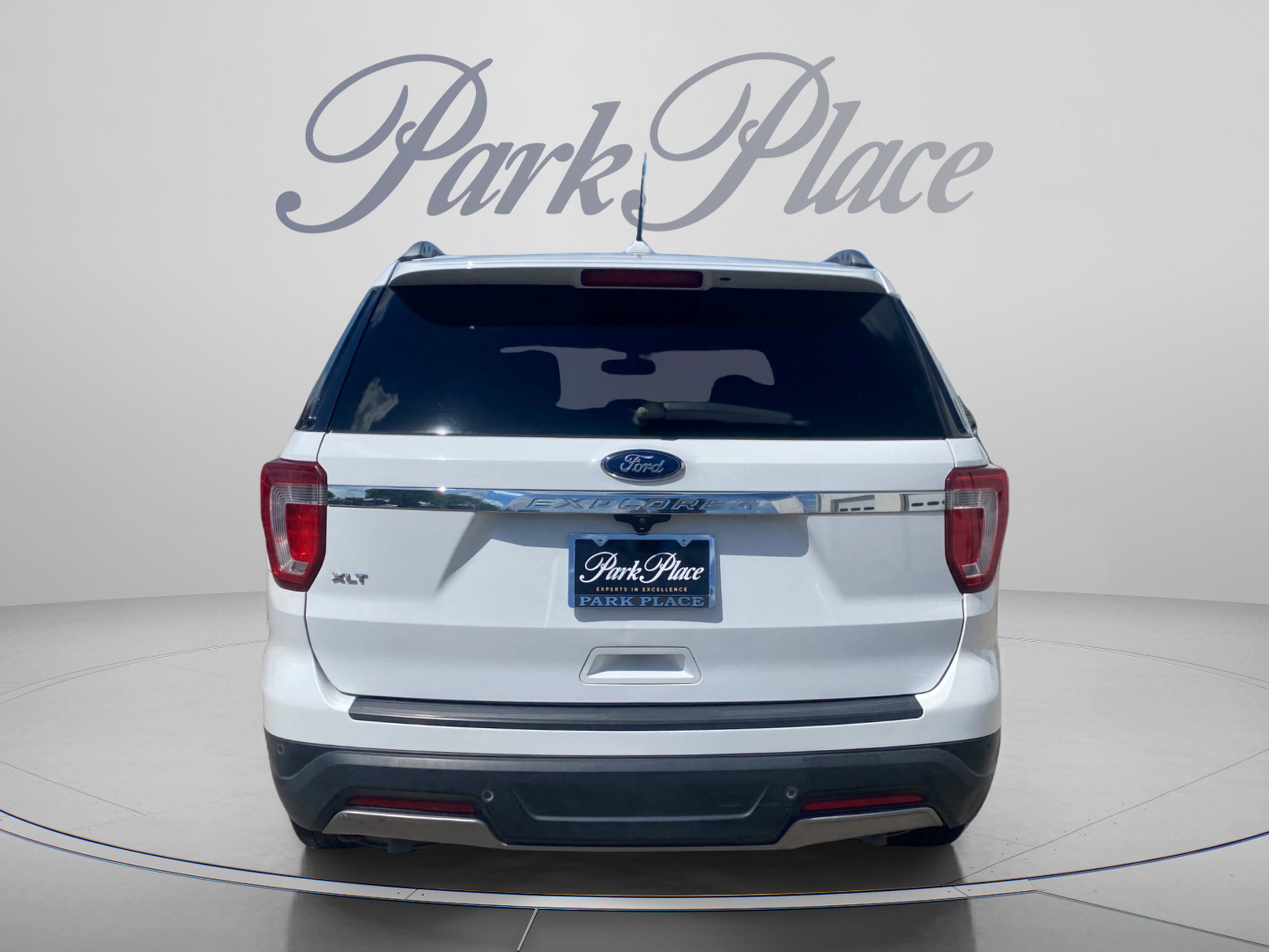 Used 2019 Ford Explorer XLT w/ Equipment Group 201A FWD image 4