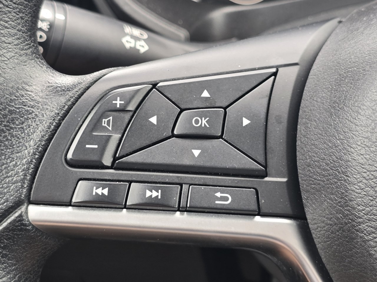 Used 2024 Nissan Altima 2.5 SV AWD/4WD image 30
