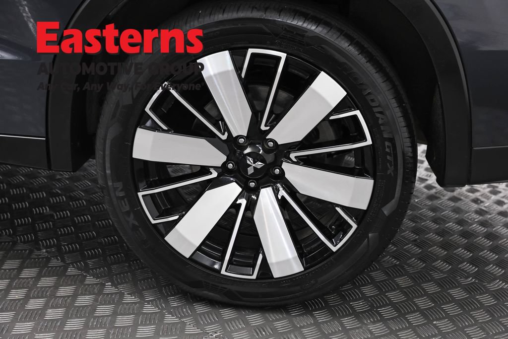 Used 2025 Mitsubishi Outlander SE AWD/4WD image 36