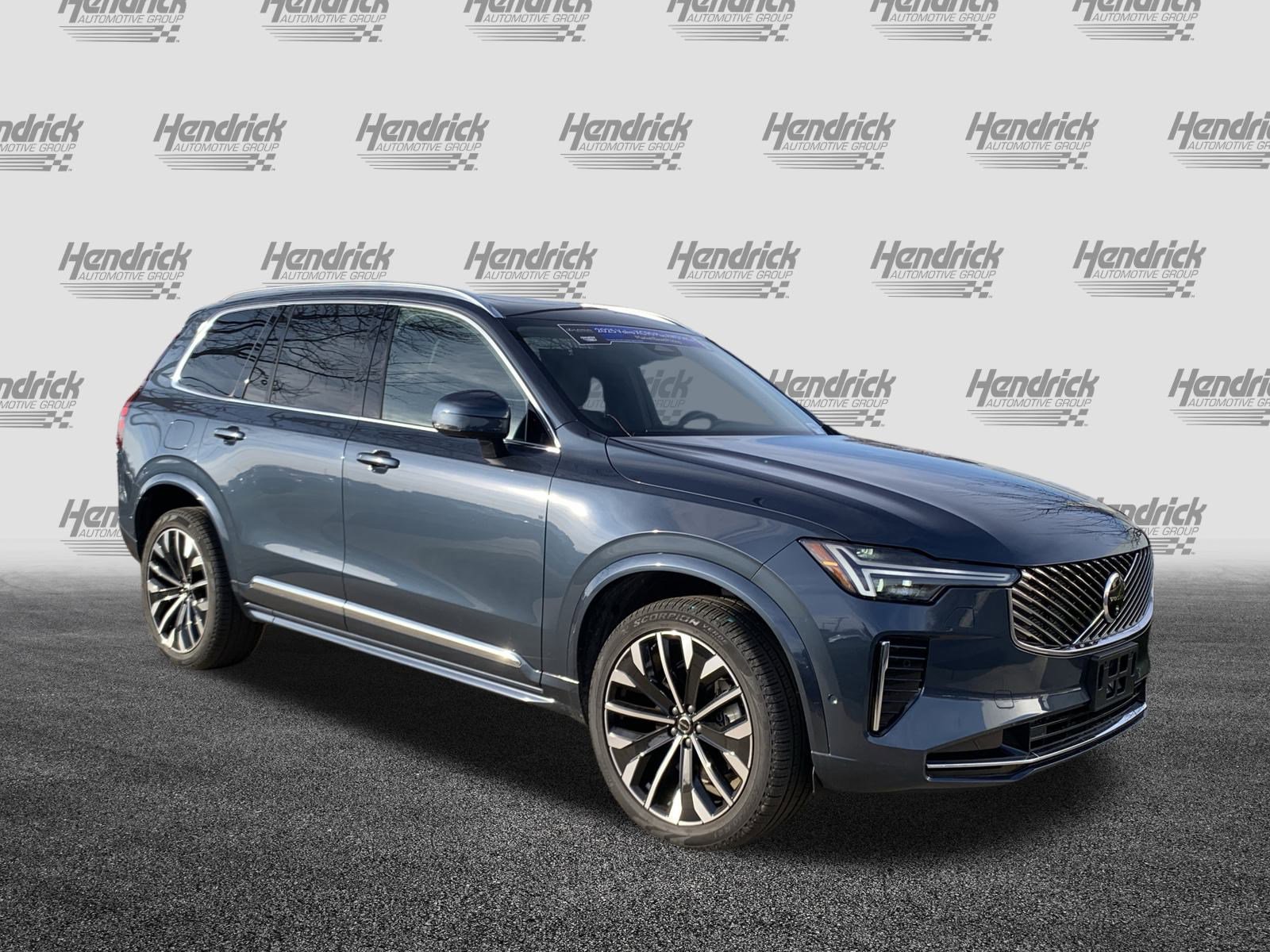 Used 2025 Volvo XC90 B6 Plus image 2