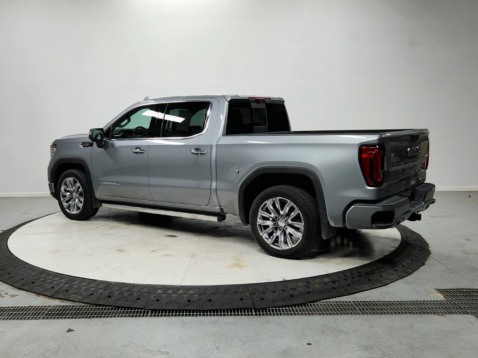 Used 2024 GMC Sierra 1500 Denali AWD/4WD image 6