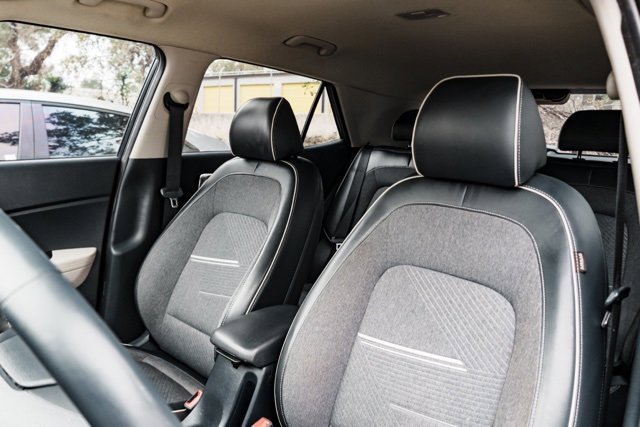 Certified 2020 Hyundai Venue image 10