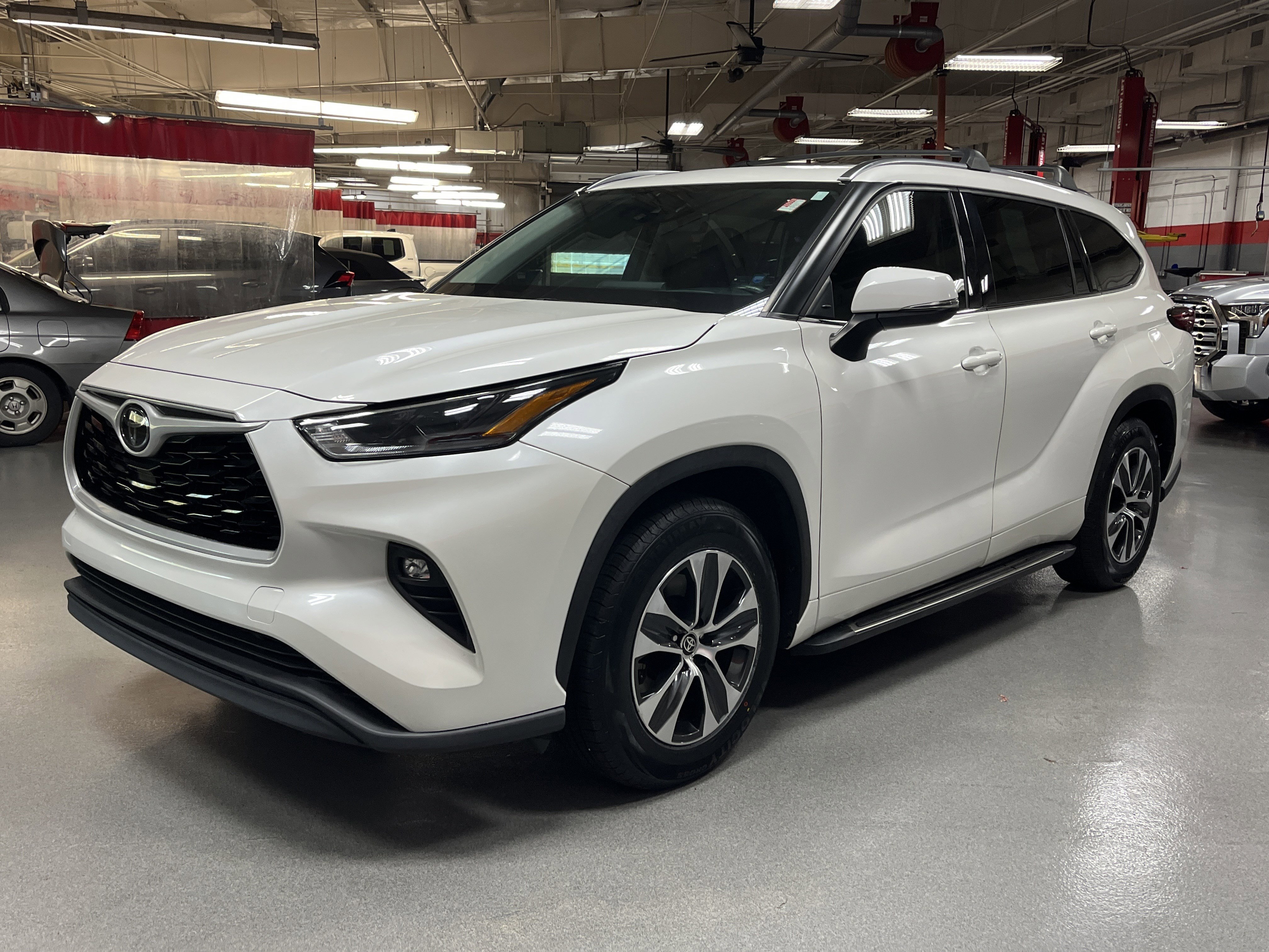 Used 2021 Toyota Highlander XLE image 5