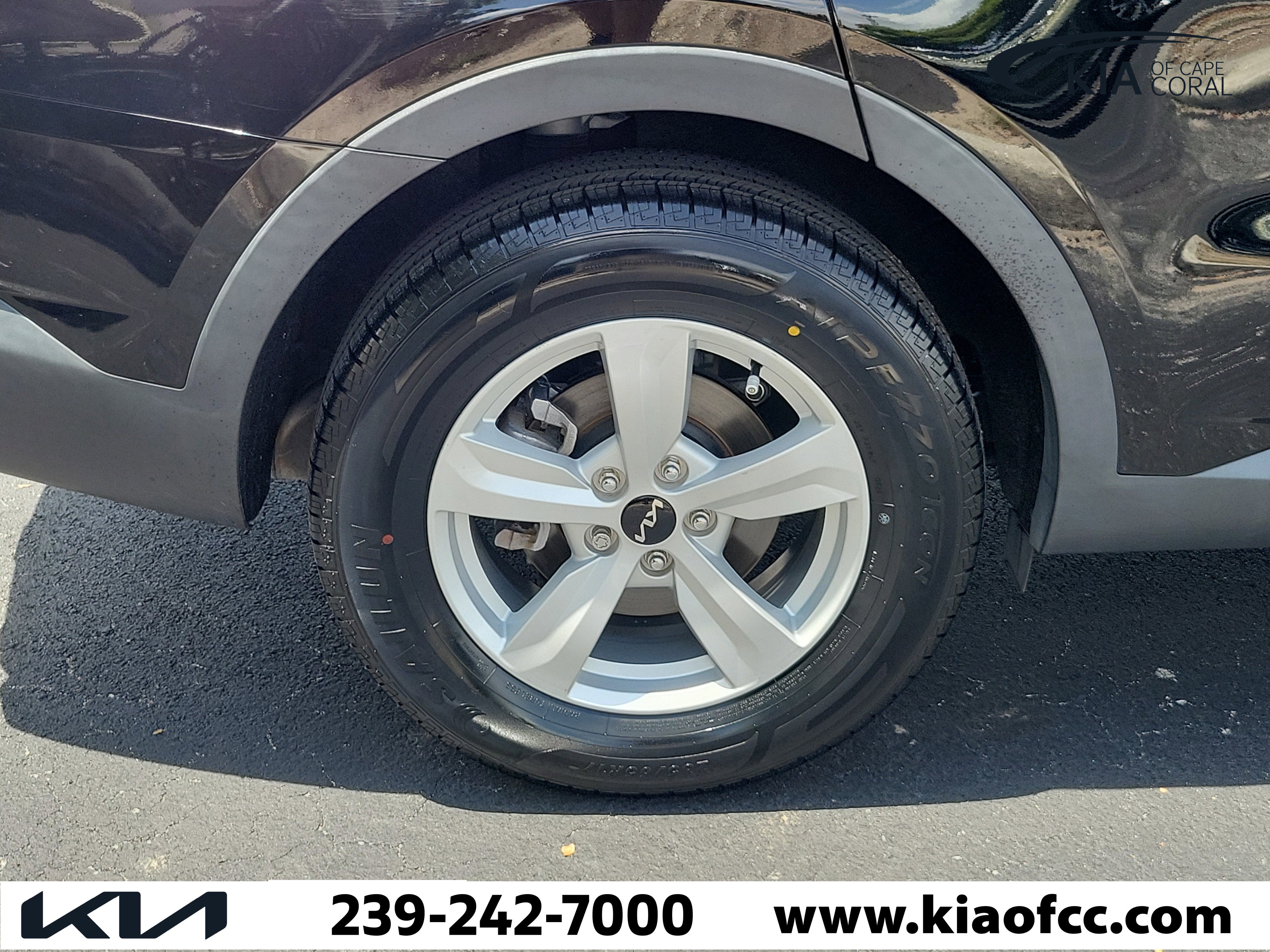 Used 2023 Kia Sorento LX FWD image 9