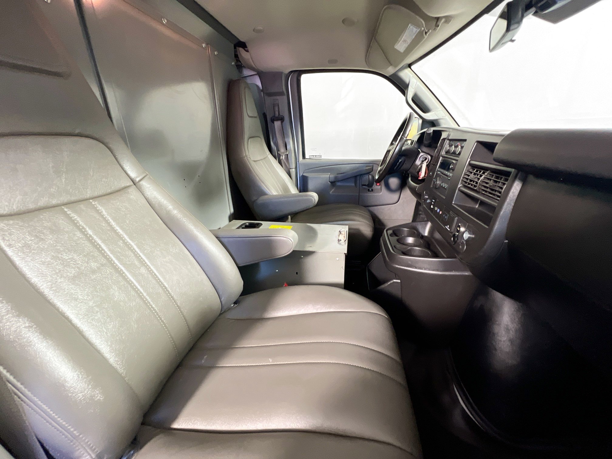 Used 2020 Chevrolet Express 3500 Extended w/ Driver Convenience Package RWD image 28