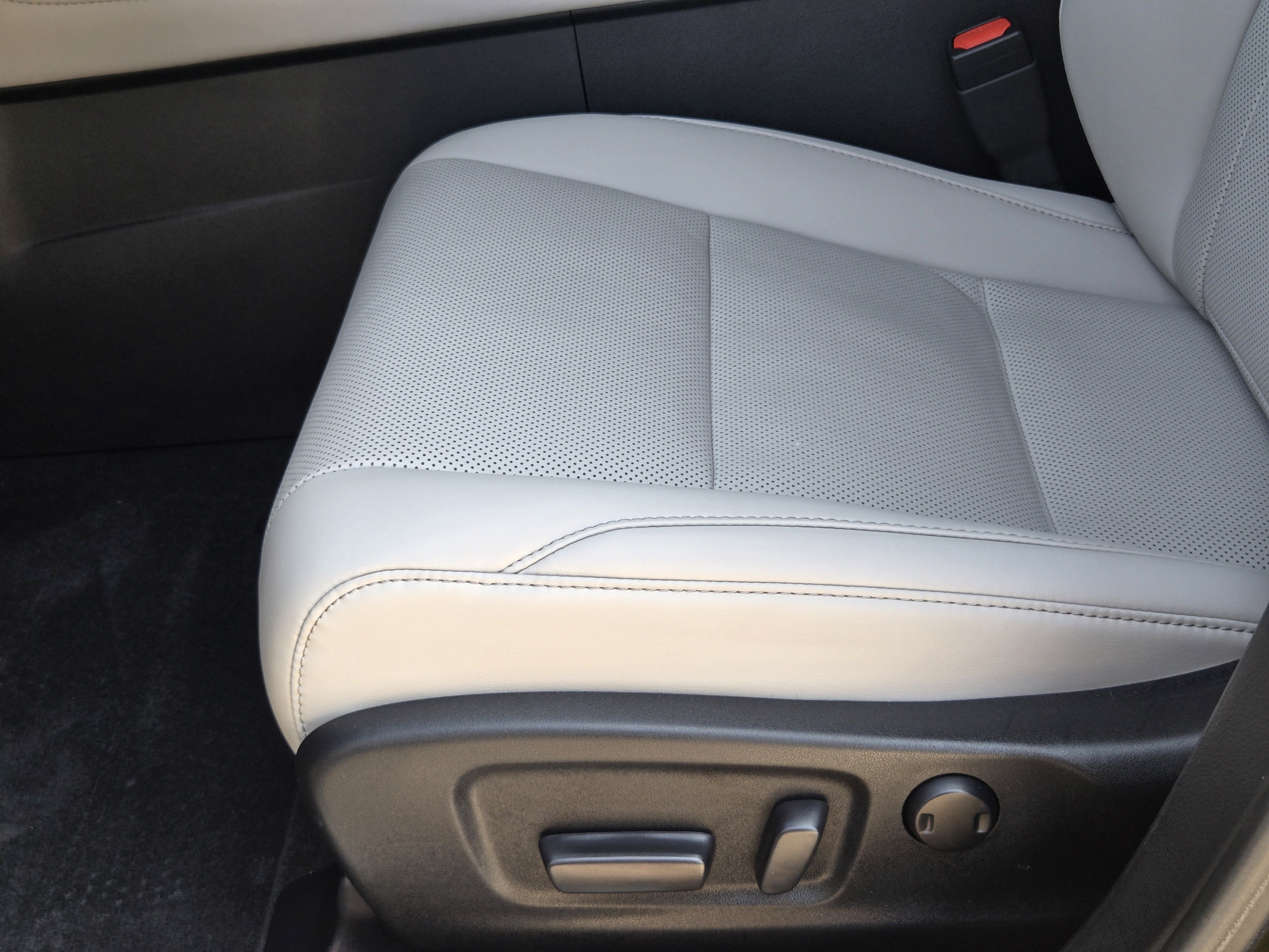 Certified 2022 Lexus RX 350 FWD w/ Premium Package image 18