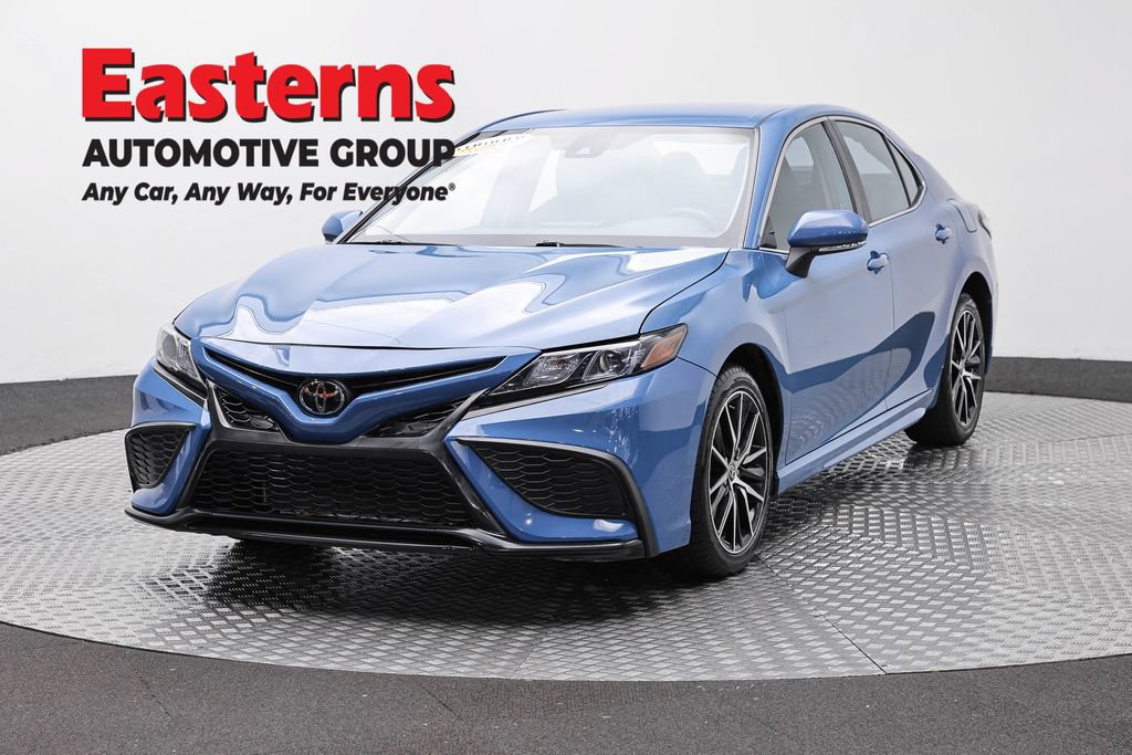 Used 2023 Toyota Camry SE FWD image 1
