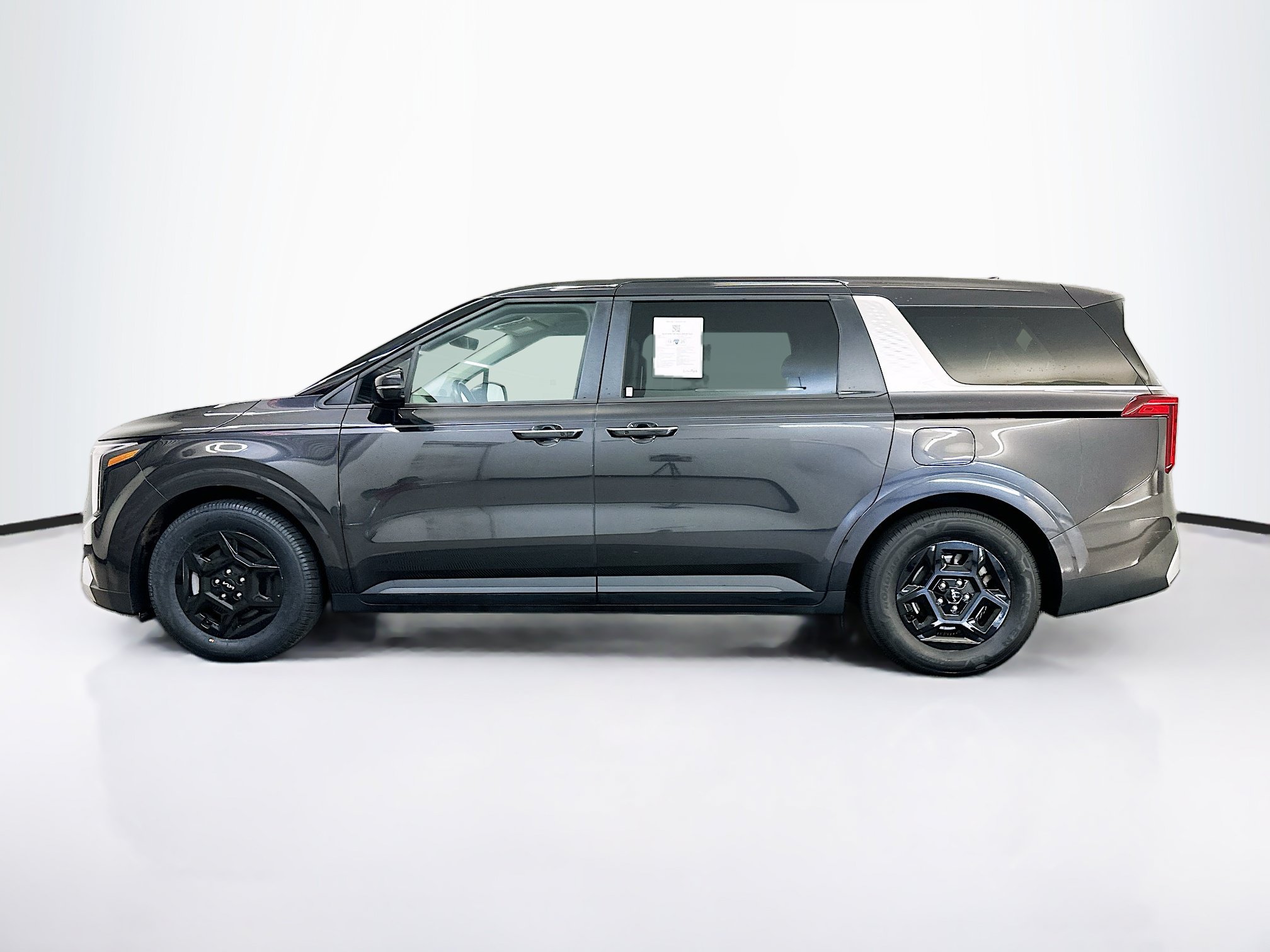 Used 2026 Kia Carnival FWD image 4
