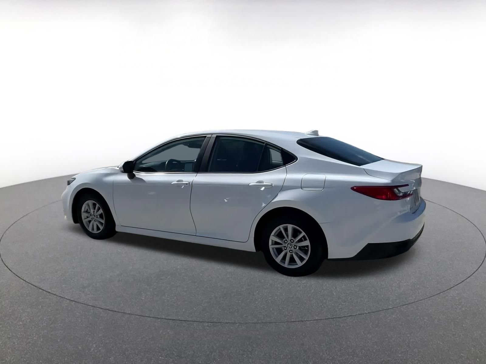 Used 2025 Toyota Camry LE image 10