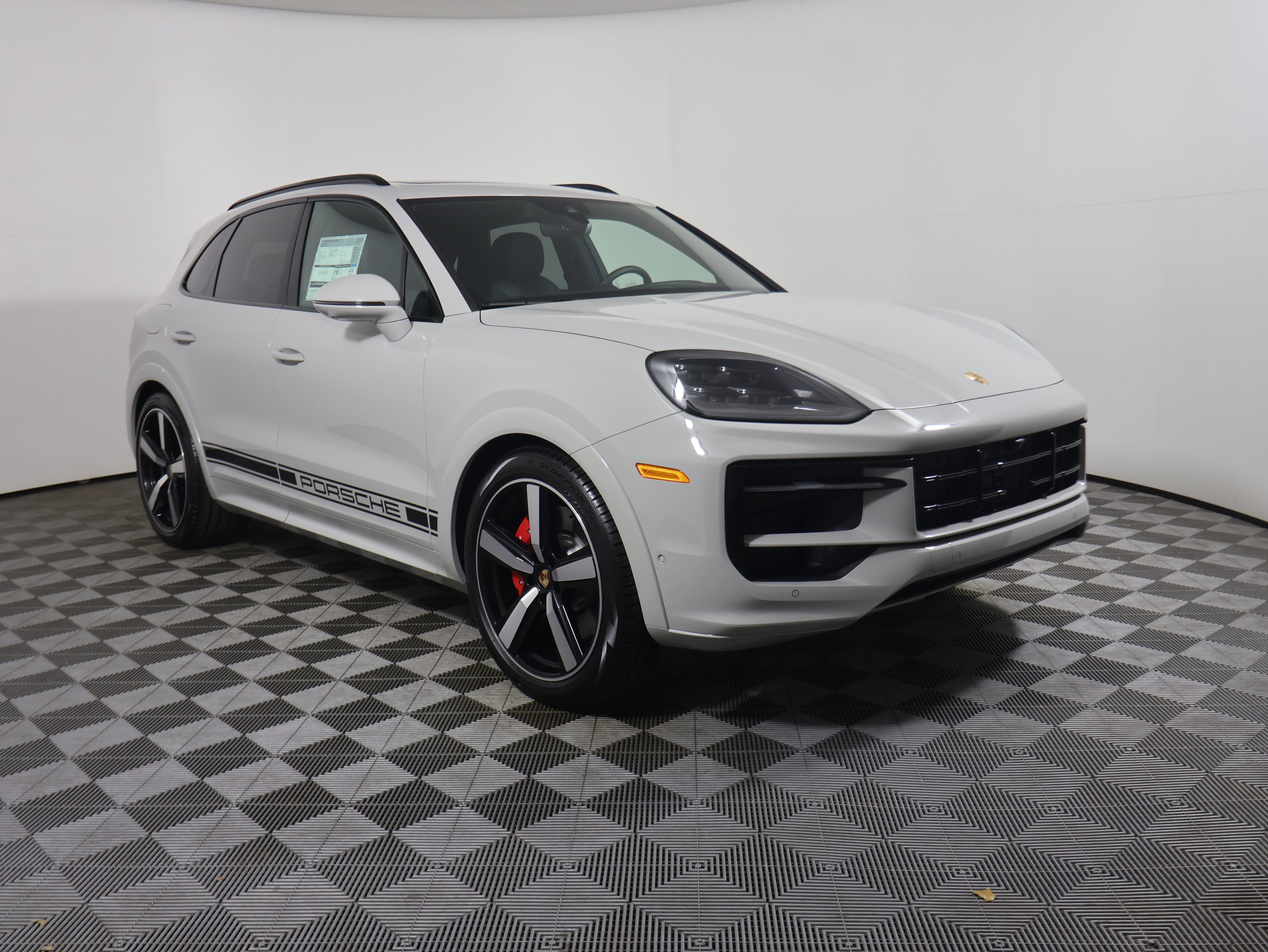 New 2025 Porsche Cayenne GTS image 9
