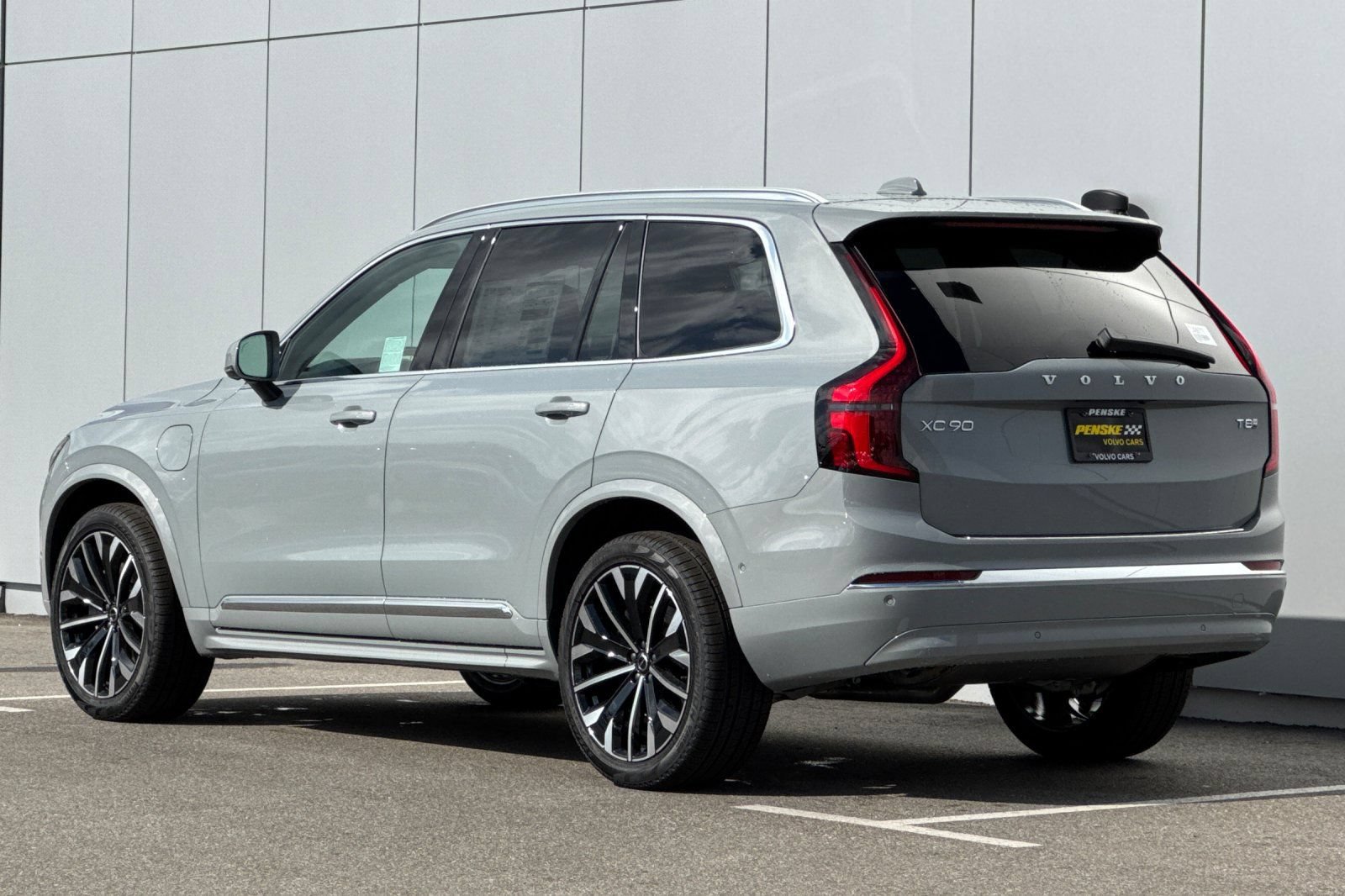 New 2026 Volvo XC90 T8 Ultra w/ Protection Package Premier AWD/4WD image 3