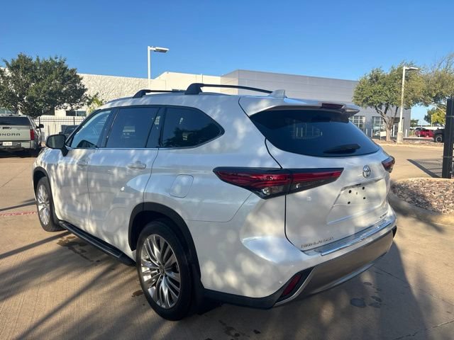 Used 2023 Toyota Highlander Platinum FWD image 7