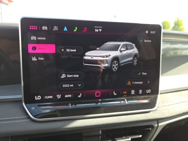 Used 2025 Volkswagen Tiguan SE AWD/4WD image 14