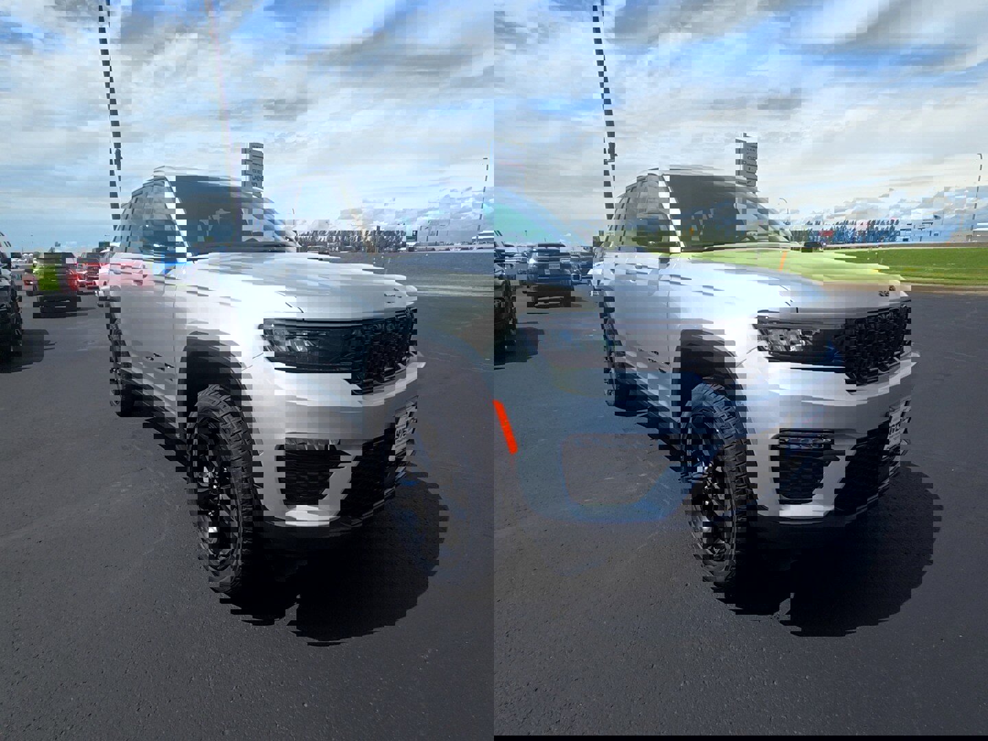 New 2025 Jeep Grand Cherokee Limited image 3