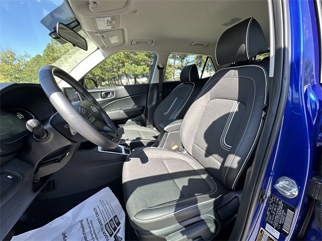 Used 2024 Hyundai Venue Limited image 11