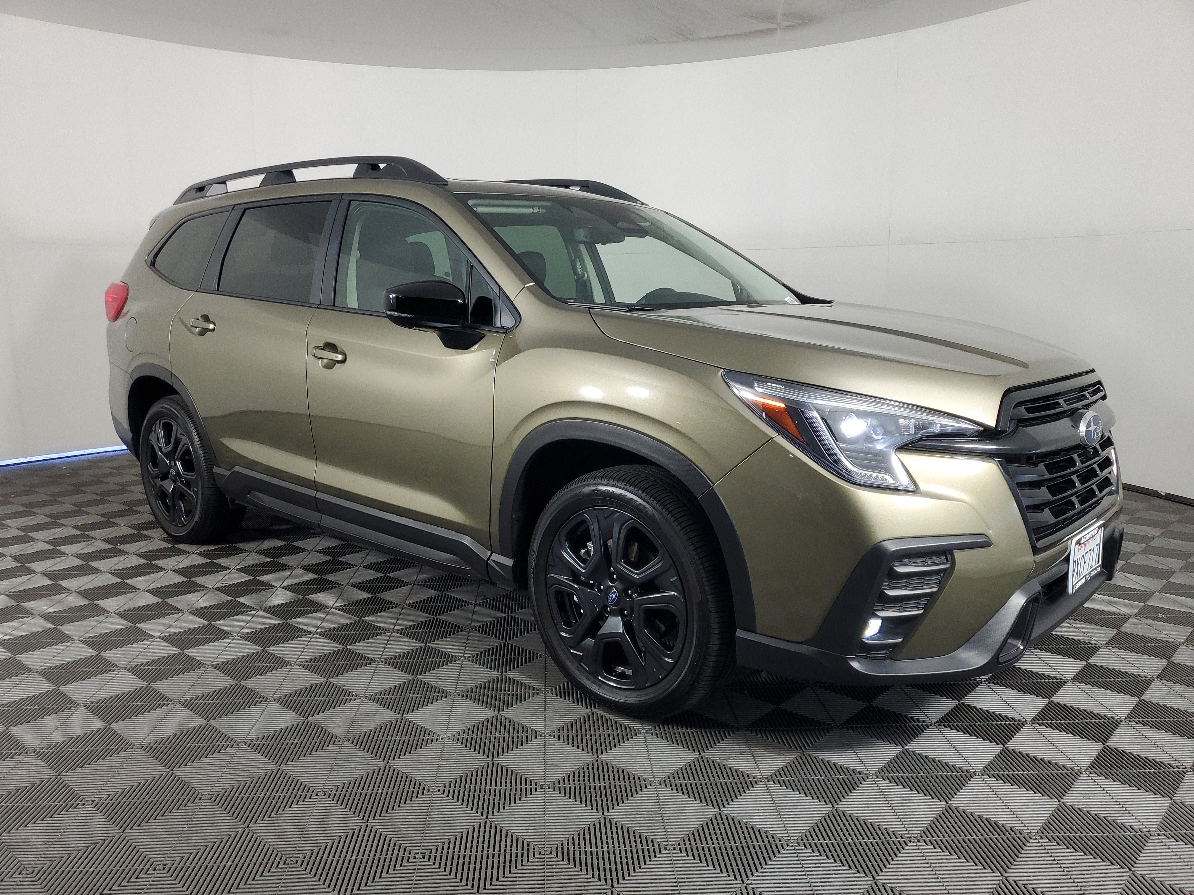 Used 2025 Subaru Ascent Bronze Edition w/ Popular Package #2 AWD/4WD image 2