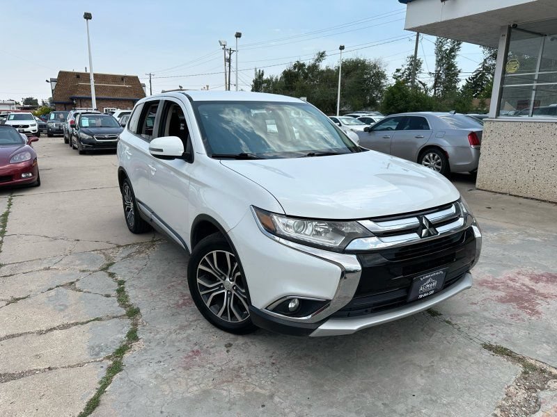 Used 2016 Mitsubishi Outlander SE AWD/4WD image 1