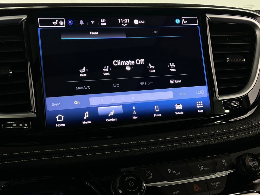 Certified 2024 Chrysler Pacifica Limited image 16