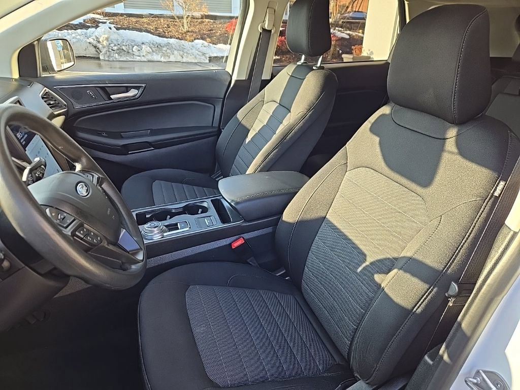 Used 2021 Ford Edge SE image 12