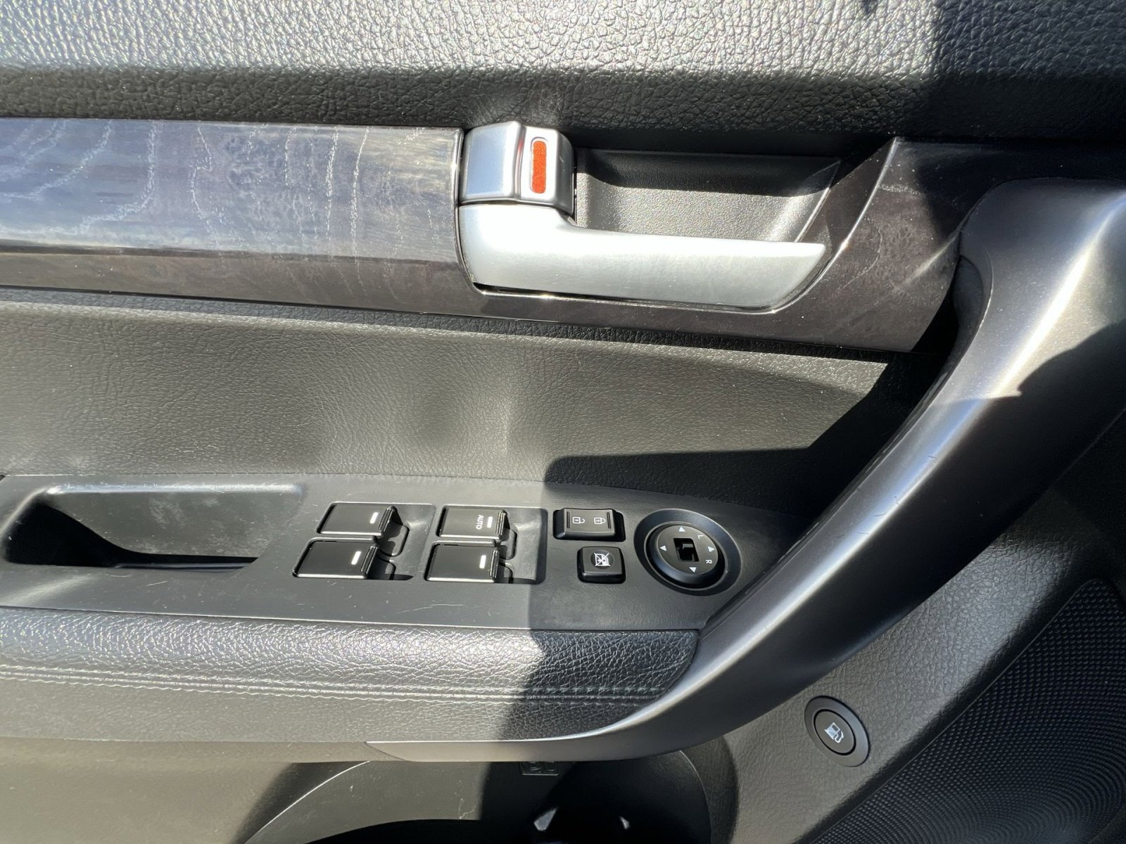 Used 2015 Kia Sorento LX image 15