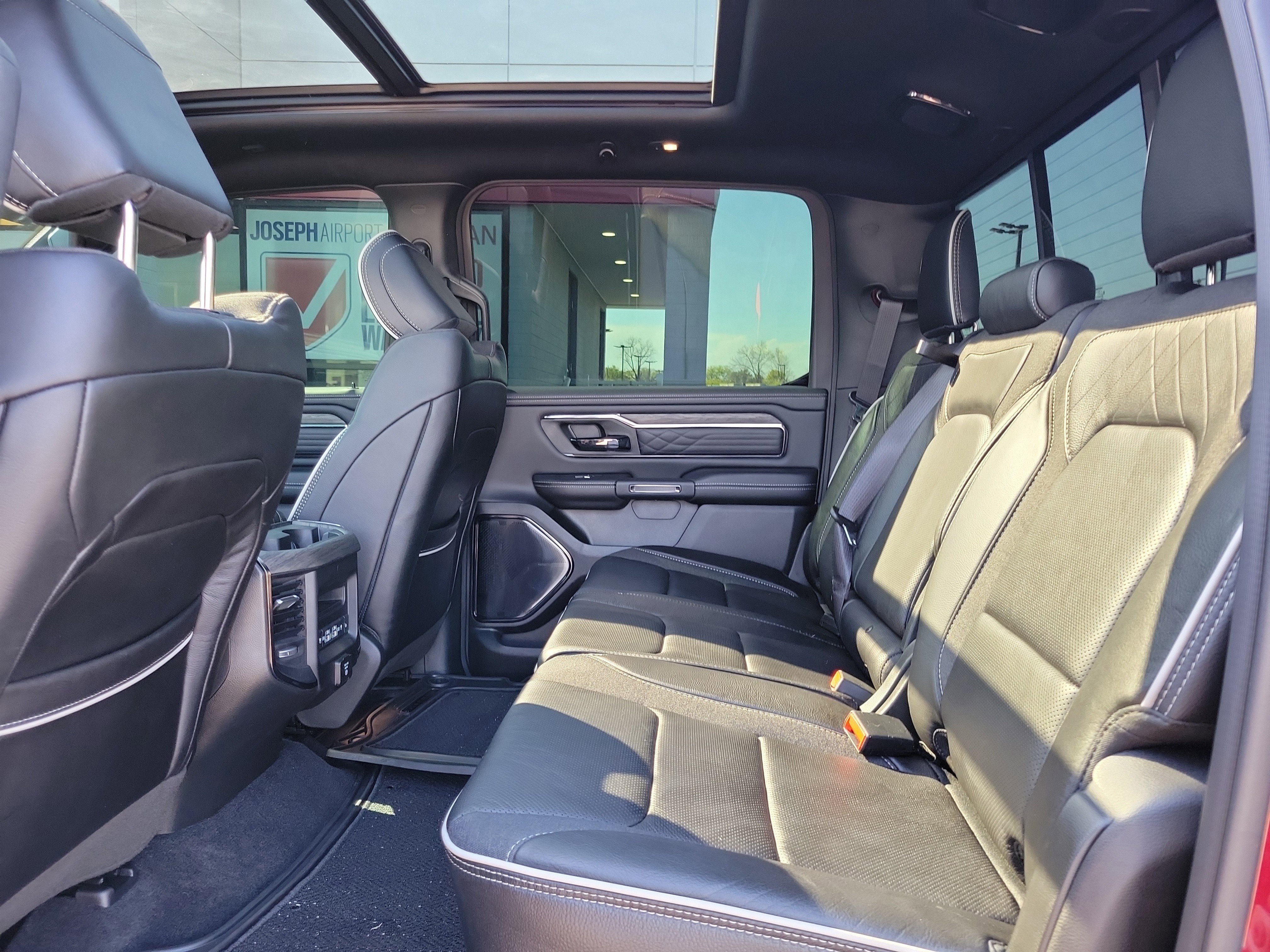 Used 2025 RAM 1500 Limited AWD/4WD image 11
