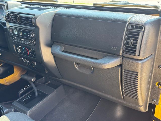 Used 2006 Jeep Wrangler Unlimited w/ Premium Audio Group image 10