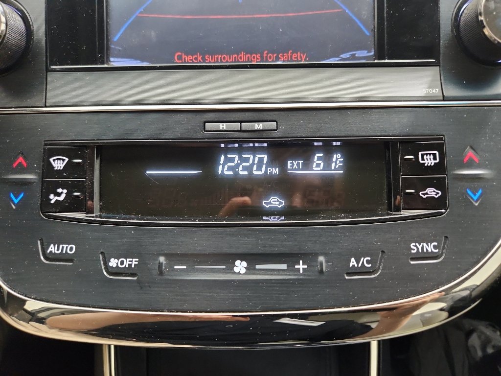 Used 2013 Toyota Avalon XLE Premium image 21