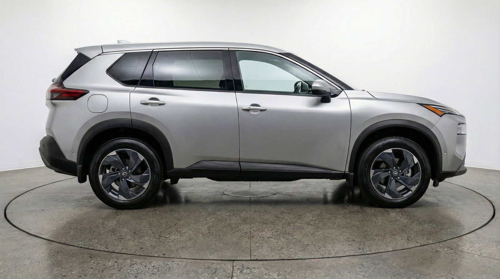 Used 2025 Nissan Rogue SV image 11