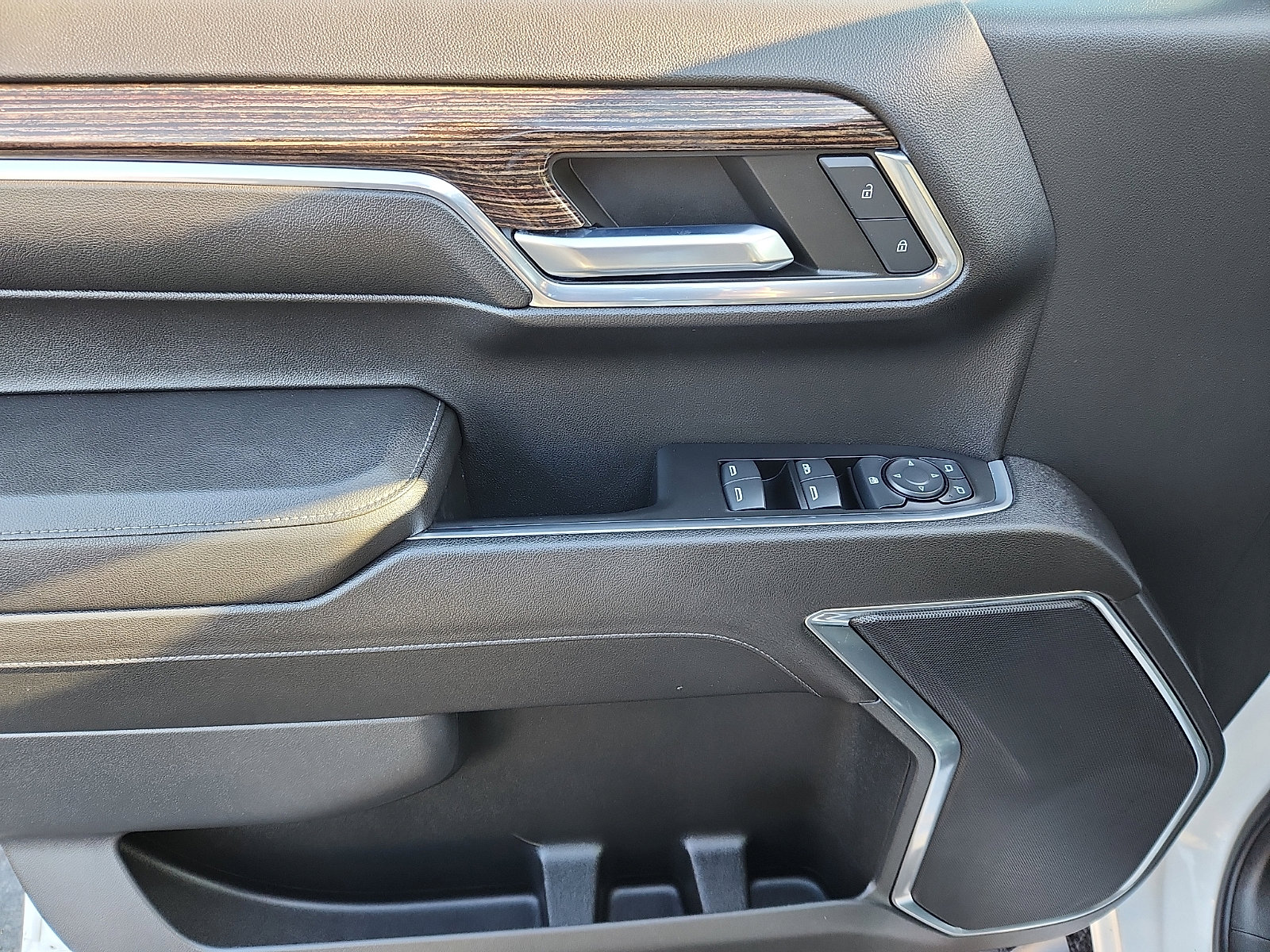 Used 2023 GMC Sierra 1500 Elevation image 12