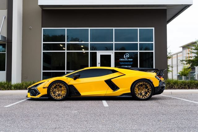 Used 2025 Lamborghini Revuelto AWD/4WD image 6