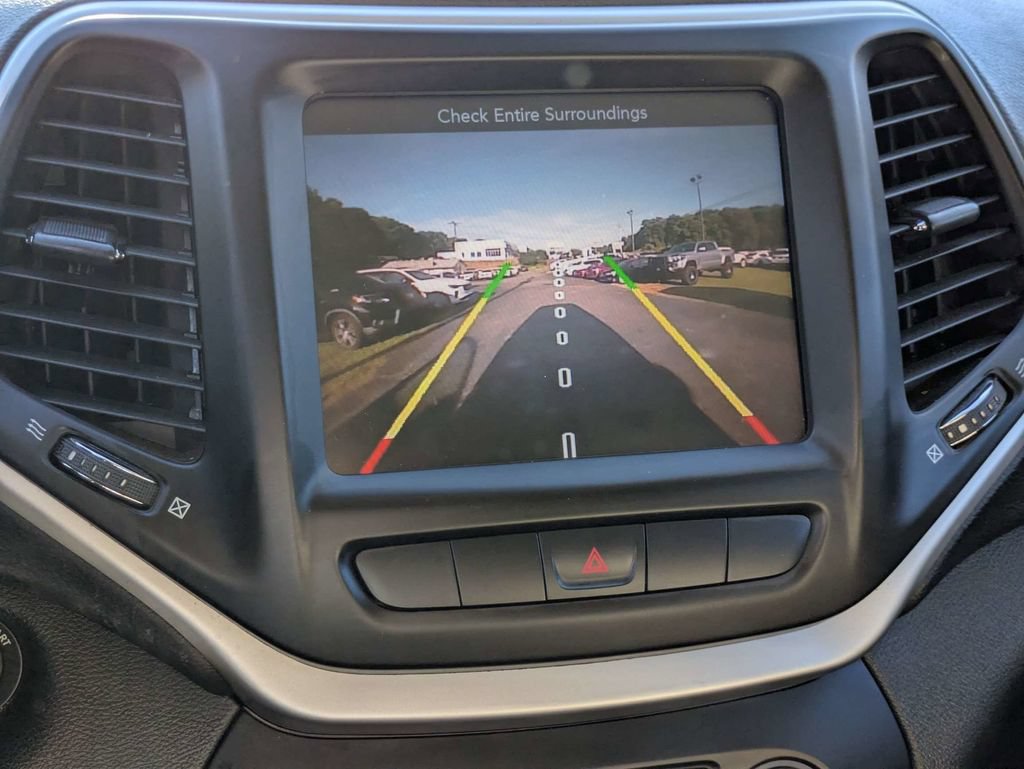 Used 2015 Jeep Cherokee Latitude FWD image 21