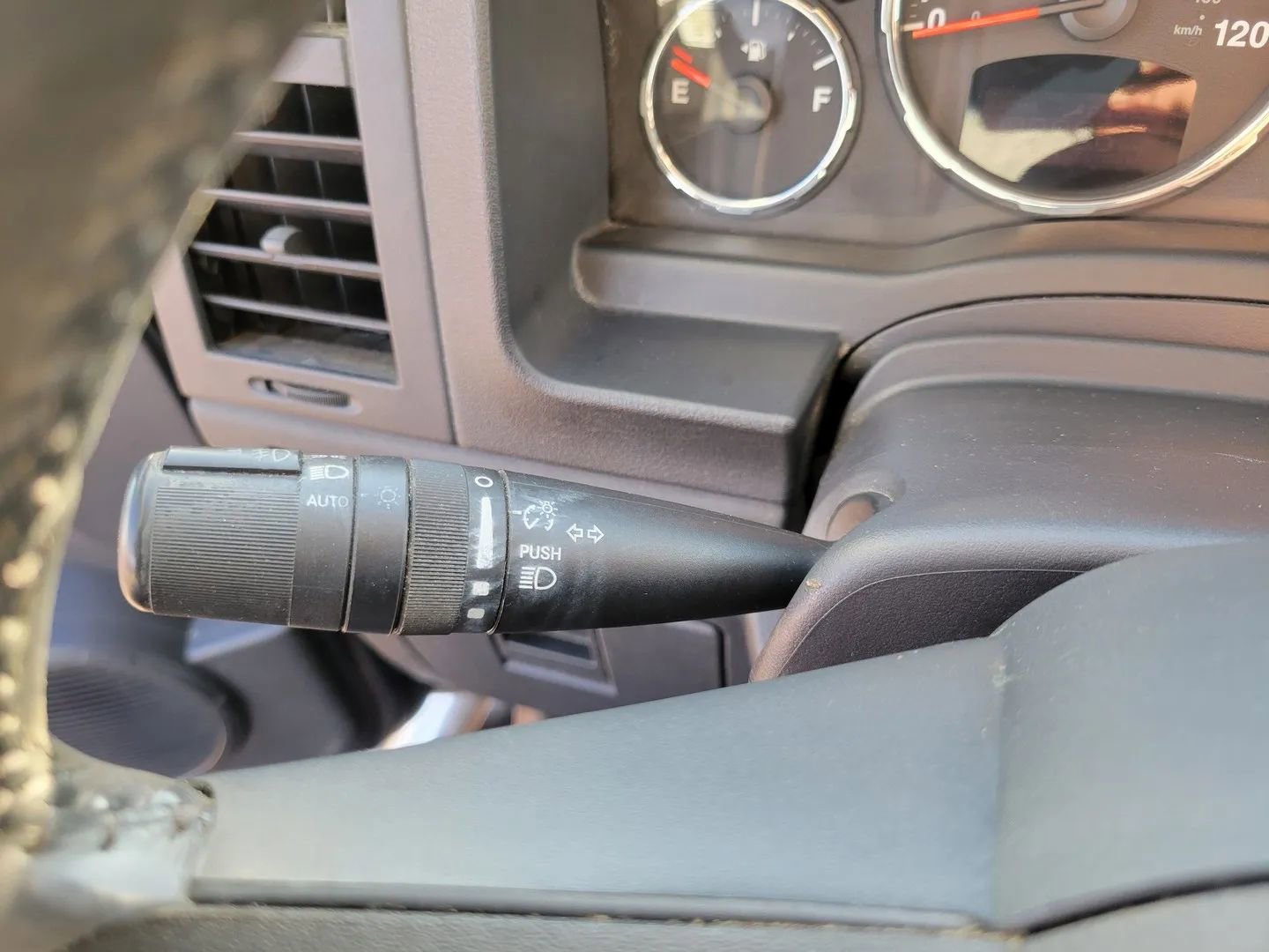 Used 2012 Jeep Liberty Sport AWD/4WD image 28