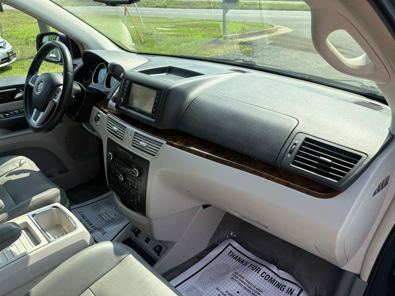 Used 2013 Volkswagen Routan SEL Premium FWD image 21