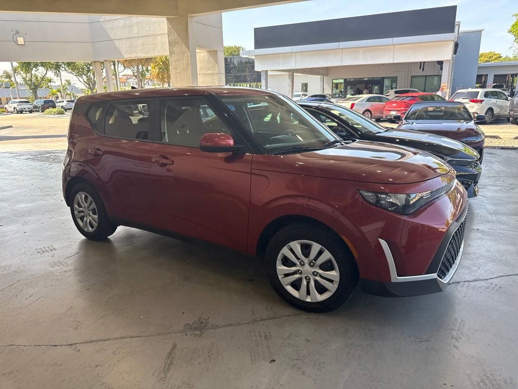 Certified 2023 Kia Soul LX FWD image 4