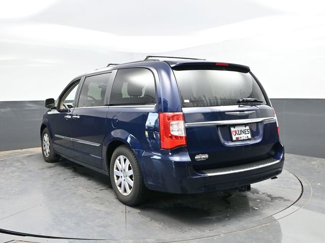 Used 2012 Chrysler Town & Country Touring-L w/ Entertainment Group #2 FWD image 9