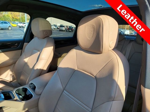 Used 2023 Porsche Cayenne Platinum Edition image 6